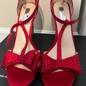 Bow heels